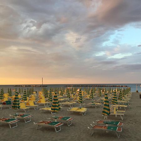 Hotel Viking Rimini Esterno foto