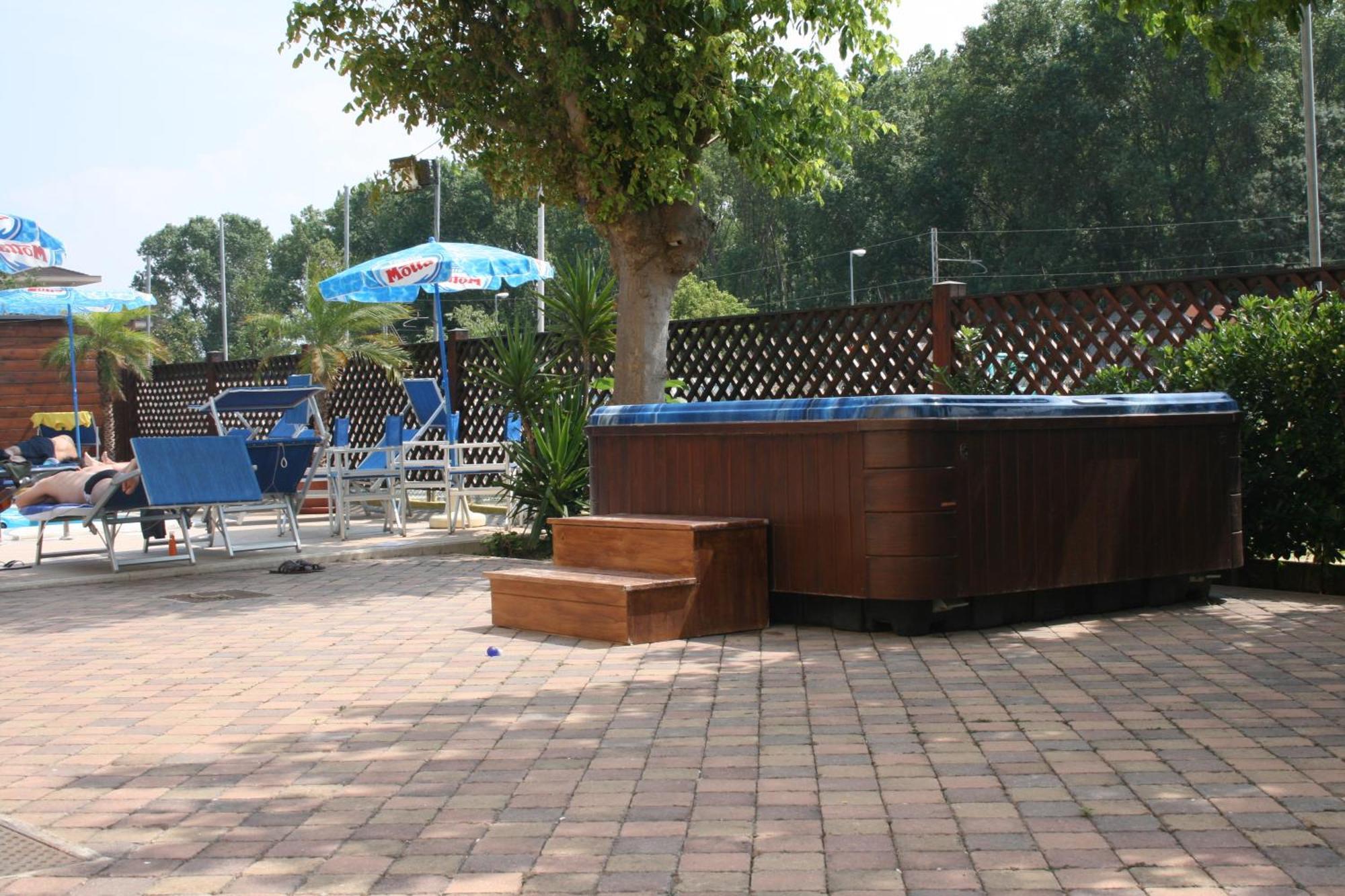 Hotel Viking Rimini Esterno foto