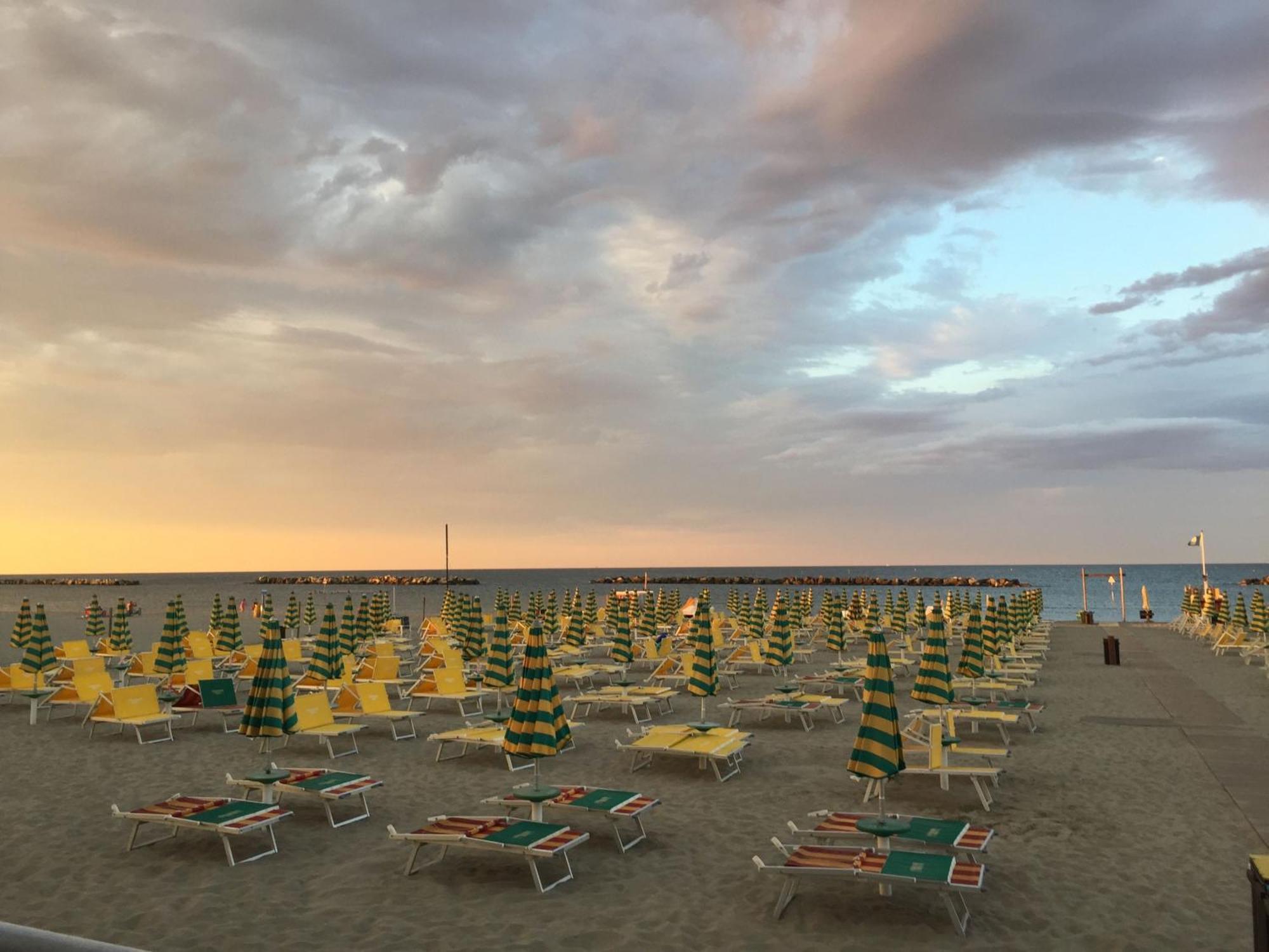 Hotel Viking Rimini Esterno foto